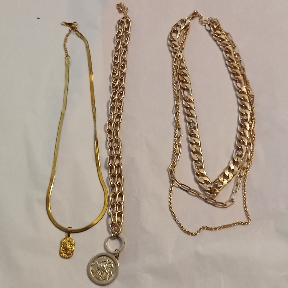 3 COSTUME JEWELRY GOLD TONE NECKLACES - Picture 5 of 5